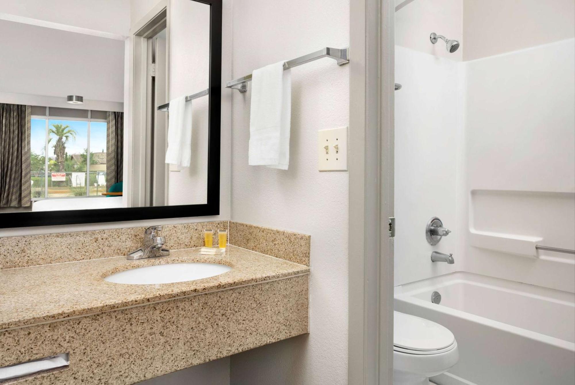Days Inn By Wyndham Lake City I-75 Εξωτερικό φωτογραφία